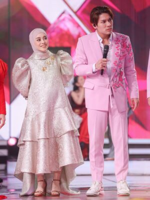 Lesti Kejora Instagram - Jangan lupa saksikan DangdutAcademy malam ini @indosiar
@erniaredberry
@redberrywedding