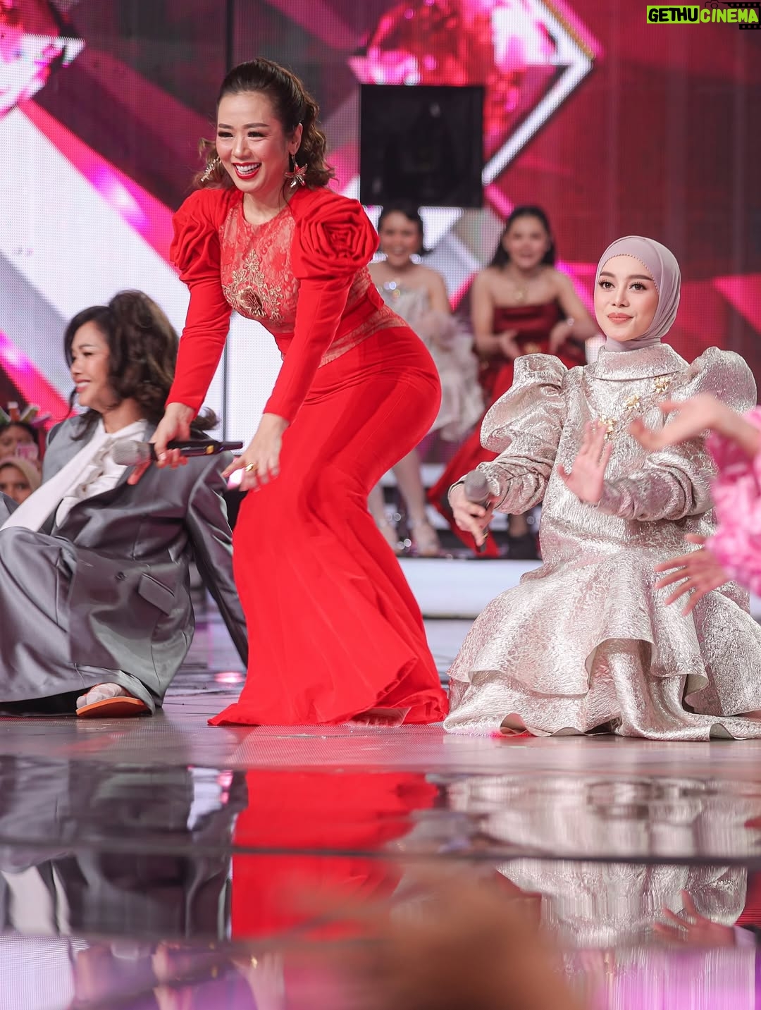 Lesti Kejora - 519.8K Likes - Jangan lupa saksikan DangdutAcademy malam ini @indosiar 

@erniaredberry 
@redberrywedding