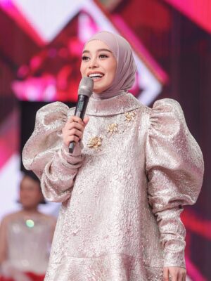 Lesti Kejora Instagram - Jangan lupa saksikan DangdutAcademy malam ini @indosiar
@erniaredberry
@redberrywedding