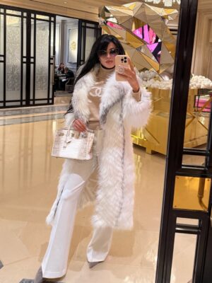 Leyla Milani Instagram - December to remember 🇫🇷 🫶🏼 🇦🇪 Which look was your fave?