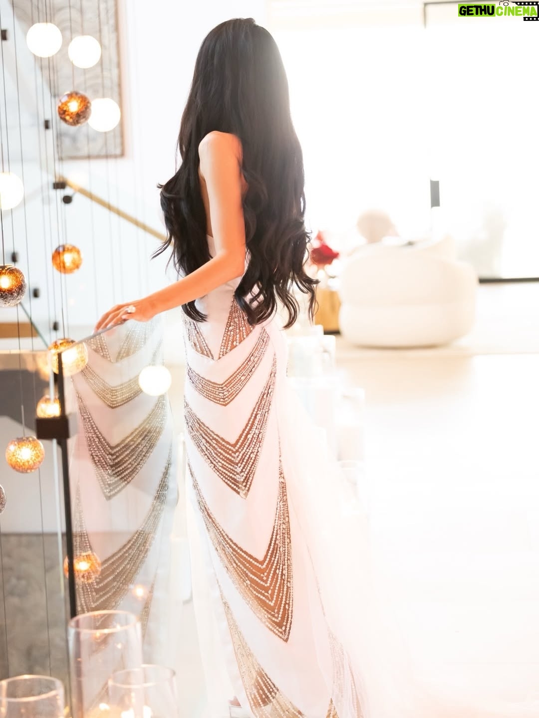 Leyla Milani - 26K Likes - That Christmas glow ✨✨✨