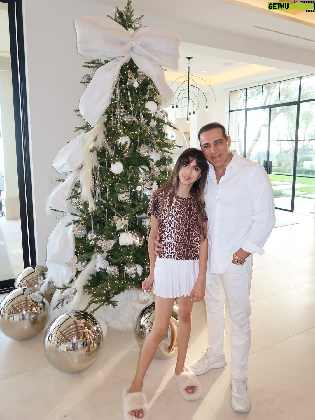 Leyla Milani - 32.8K Likes - Heart & tummy was full. Happy Thanksgiving, everyone. Special thanks to my incredibly talented caterer @eclate_events who went above & beyond. Gorgeous tablescape by @fancy_tables florals by the one & only @_ayflowers_ and beautiful candles by @flamesbysabrina