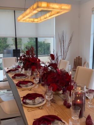 Leyla Milani Instagram - Heart & tummy was full. Happy Thanksgiving, everyone. Special thanks to my incredibly talented caterer @eclate_events who went above & beyond. Gorgeous tablescape by @fancy_tables florals by the one & only @_ayflowers_ and beautiful candles by @flamesbysabrina