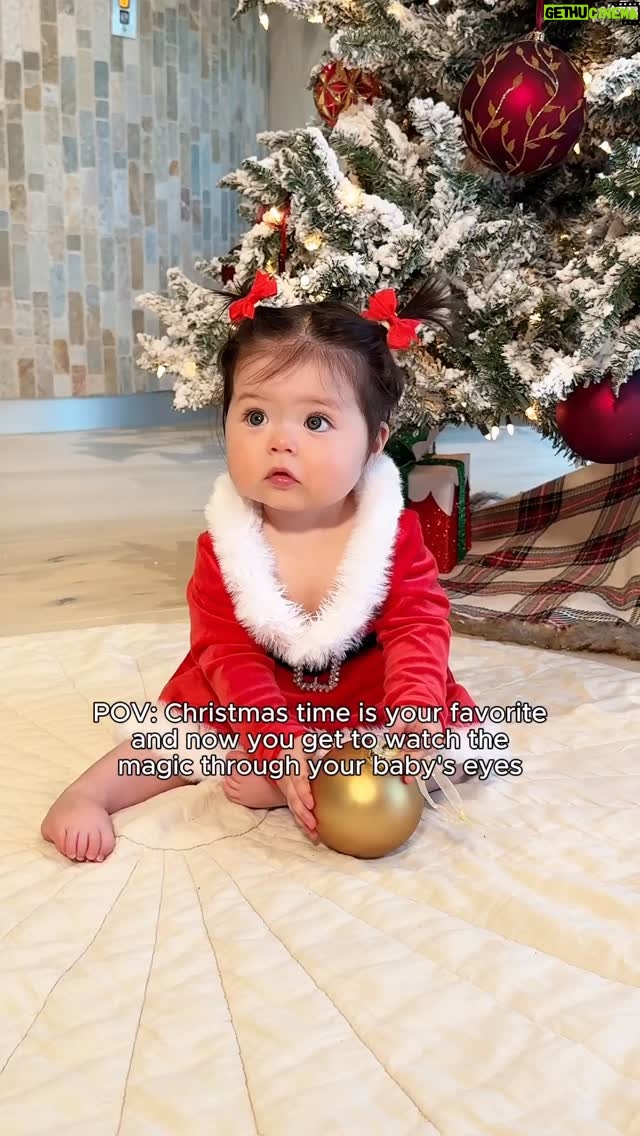 Liberté Chan - 5K Likes - Santa’s tiniest helper is ready for the magic… ✨🎄