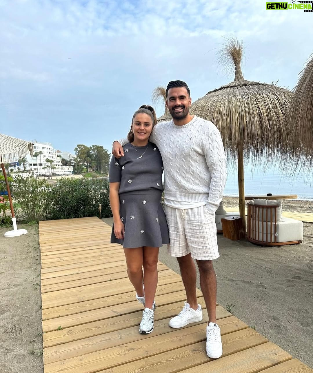 Lieke Martens - 59.6K Likes - Swipe for some baby bump pics 🥰🌴🧸☀️