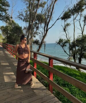Lieke Martens Instagram - Swipe for some baby bump pics 🥰🌴🧸☀️