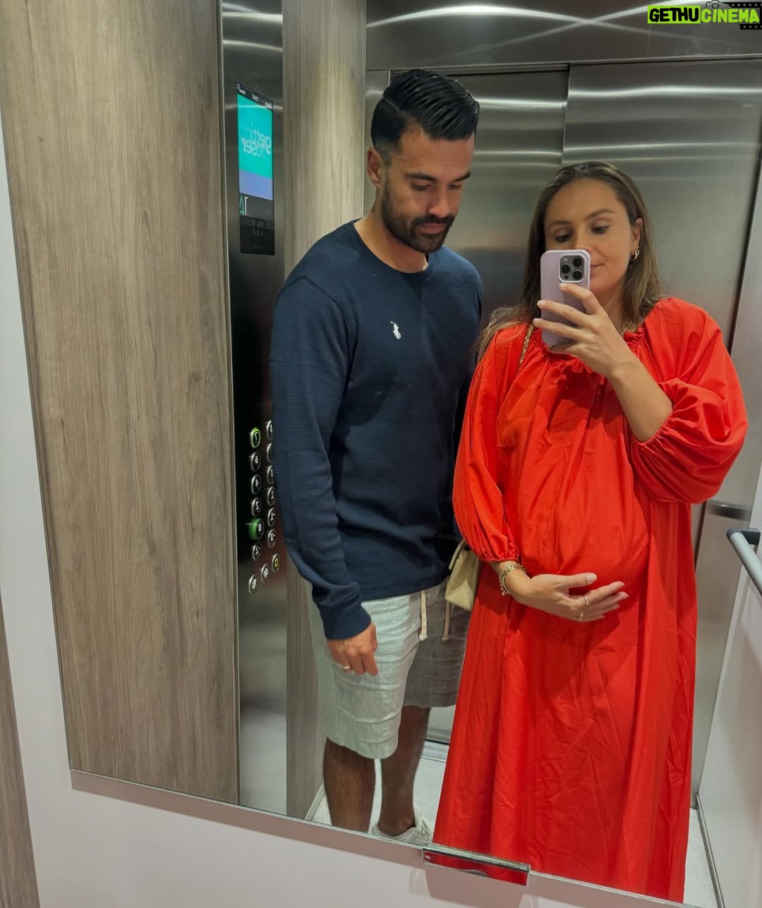 Lieke Martens - 59.6K Likes - Swipe for some baby bump pics 🥰🌴🧸☀️