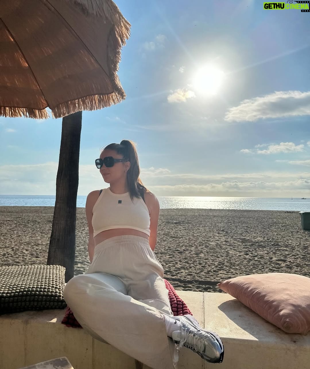Lieke Martens - 59.6K Likes - Swipe for some baby bump pics 🥰🌴🧸☀️