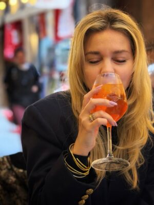 Lila Baklesi Instagram - Ανταπόκριση από Νάπολη