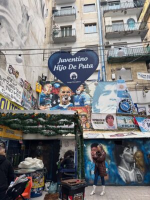 Lila Baklesi Instagram - Ανταπόκριση από Νάπολη