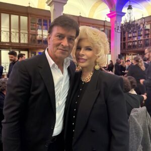 Lili Caneças Instagram - Querido Tony, a primeira foto foi tirada nas marchas populares em Lisboa, eu disse tanto disparate que me agradeceste porque há muito tempo não te rias com tanta vontade, fiquei muito feliz! A segunda foi no jantar do Tribeca Film Festival  a convite do nosso querido amigo @c_moedas !
Parabéns por mais um ano de vida, vamos entrar em 2026 com o pé direito, que Deus te proteja, ilumine e continue a mostrar o caminho 🙏