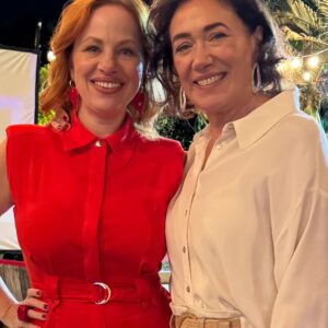 Lilia Cabral Instagram - Ela e eu no fim de tarde e começo de noite, contando histórias e aproveitando esse encontro! Viva Aldeíde, essa personagem que é pura ALEGRIA! ♥️