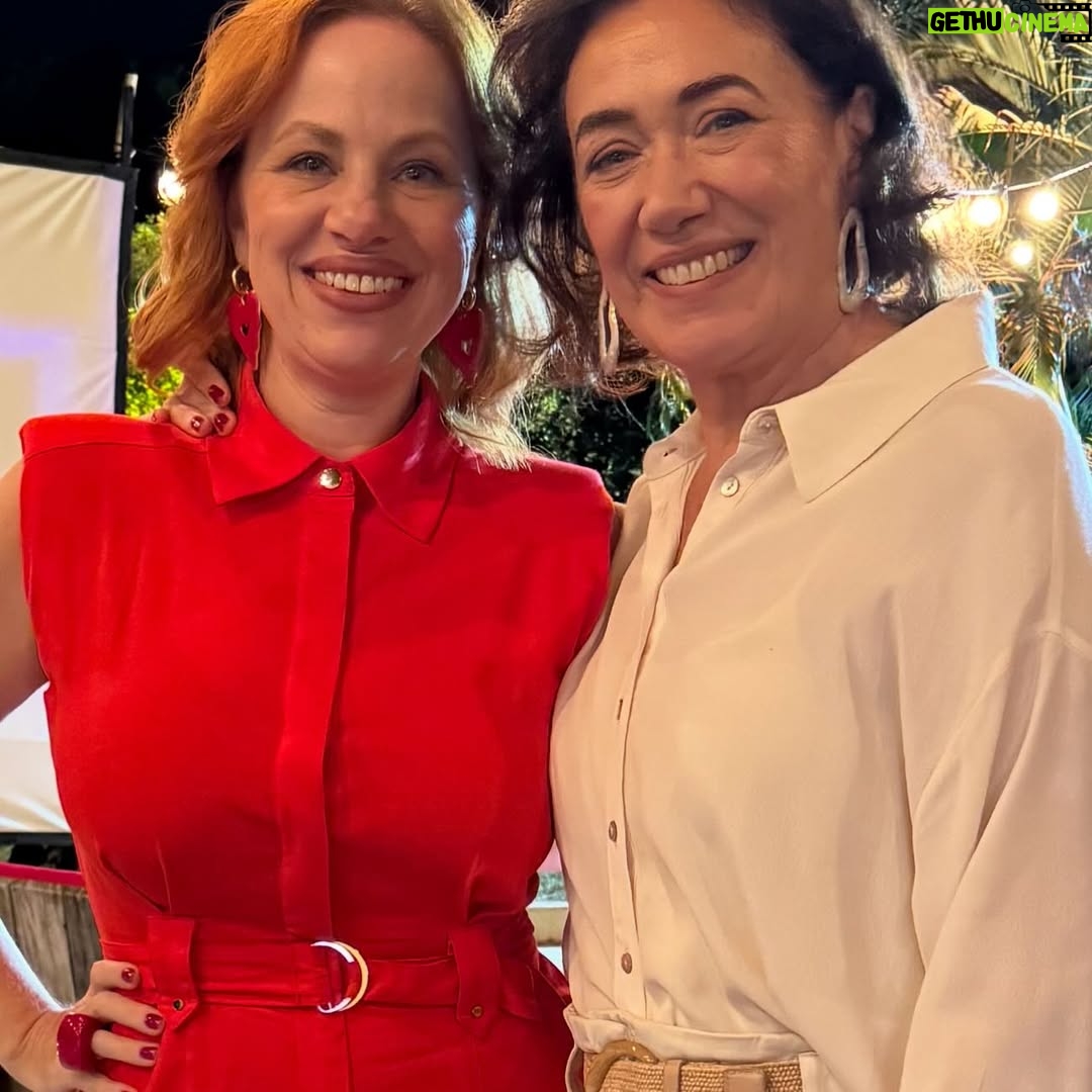 Lilia Cabral - 29K Likes - Ela e eu no fim de tarde e começo de noite, contando histórias e aproveitando esse encontro! Viva Aldeíde, essa personagem que é pura ALEGRIA! ♥️