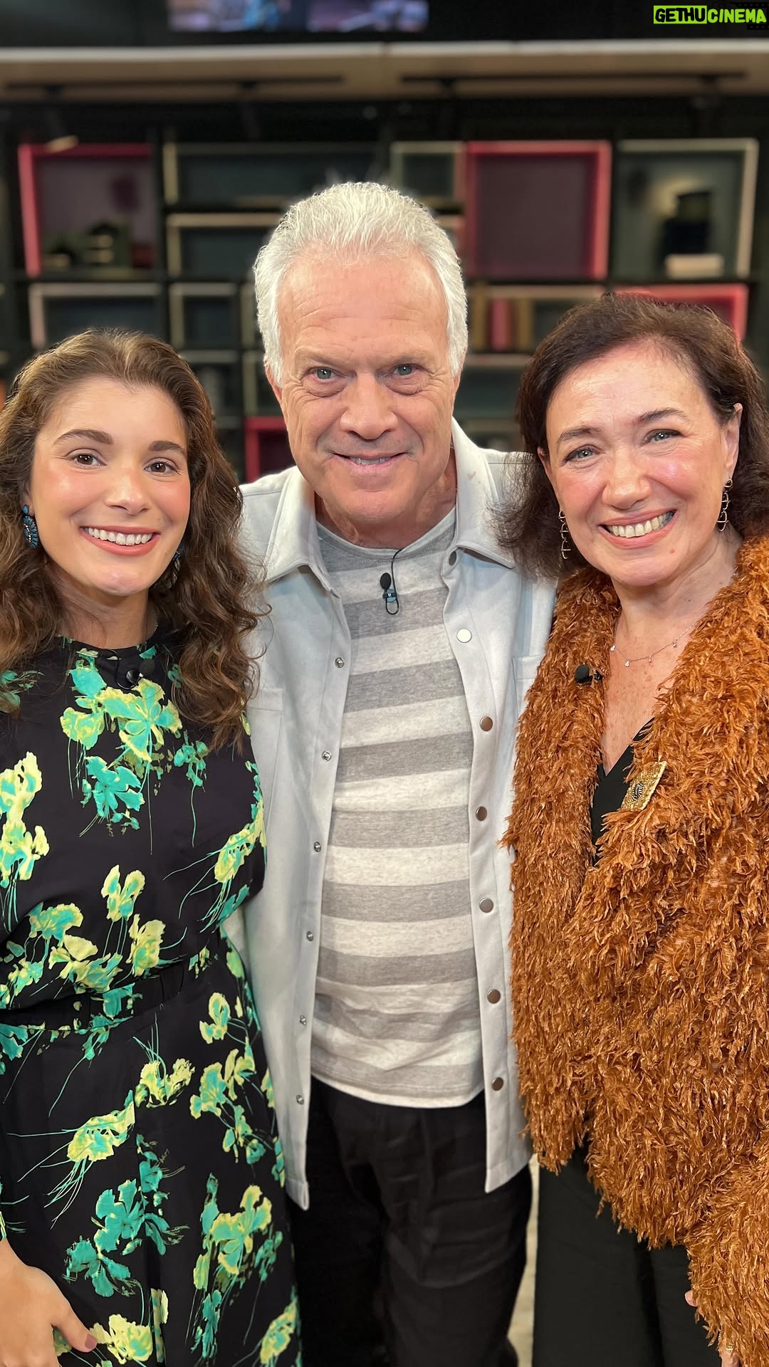 Lilia Cabral - 38.2K Likes - Mestre Manoel Carlos 💛📺
Lilia Cabral se emociona no #ConversaComBial ao homenagear Maneco - o mestre da teledramaturgia brasileira. Mesmo sem ter sido uma de suas Helenas, ela reconhece o quanto Manoel Carlos foi essencial em sua trajetória como atriz.

📺 Assista hoje às 23h30 no GNT, na @tvglobo após o Jornal da Globo e a qualquer hora no @globoplay