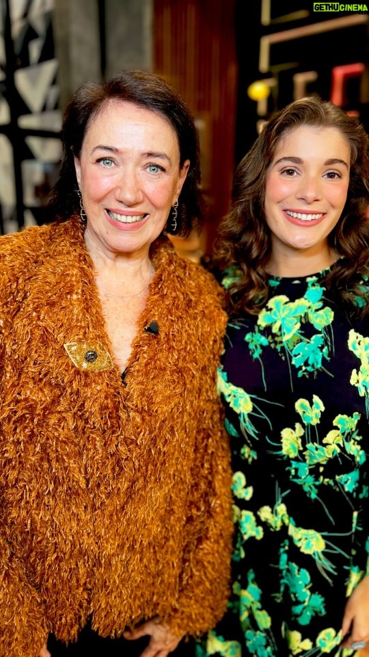 Lilia Cabral - 21.5K Likes - Conversa entre mãe e filha? Temos! @lilia_cabral e @giuliabertolli, juntas no teatro com a peça “A Lista”, contam o que aprendem uma com a outra em cena. 

Assista hoje às 23h30 no @gnt, na @tvglobo logo depois do Jornal da Globo e a qualquer hora no @globoplay.
