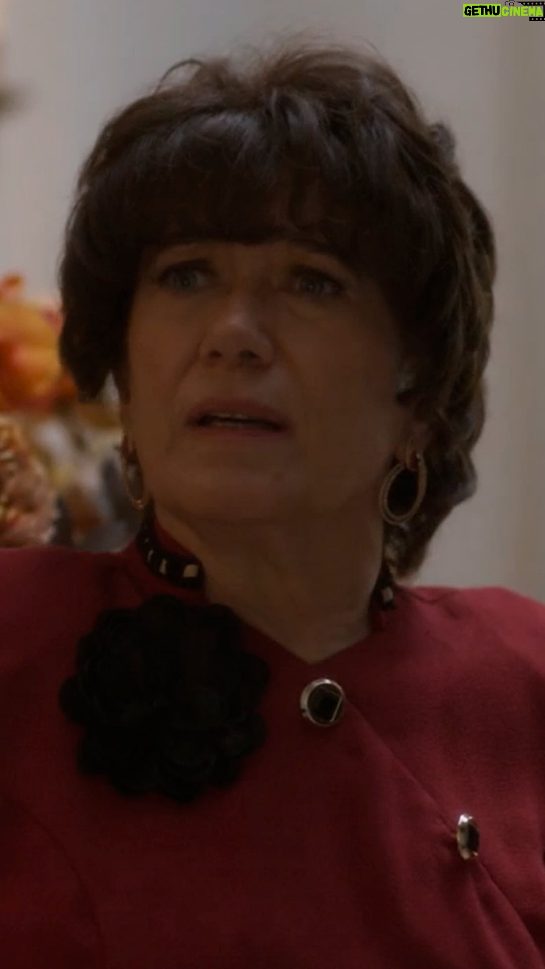 Lilia Cabral - 34.1K Likes - #GAROTADOMOMENTO 📺 Dopada, Maristela se desfaz de saquinho com colar e dá a joia para Coralina! 😱