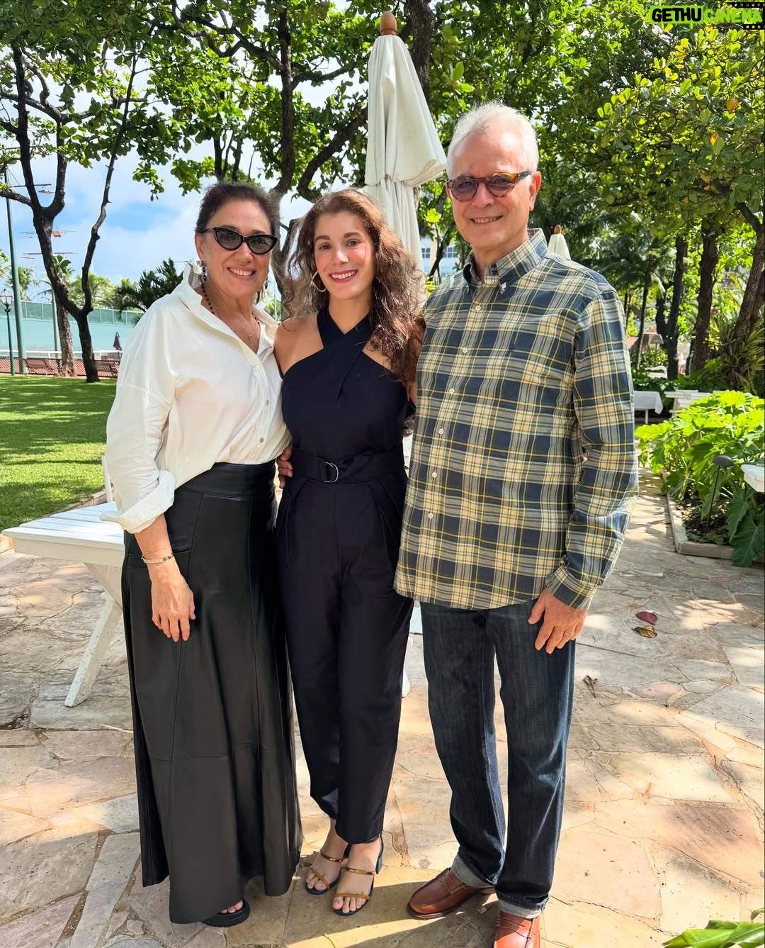 Lilia Cabral - 28.5K Likes - Família reunida, não é a família Alencar, é a minha, que me dá tantas alegrias! 😍