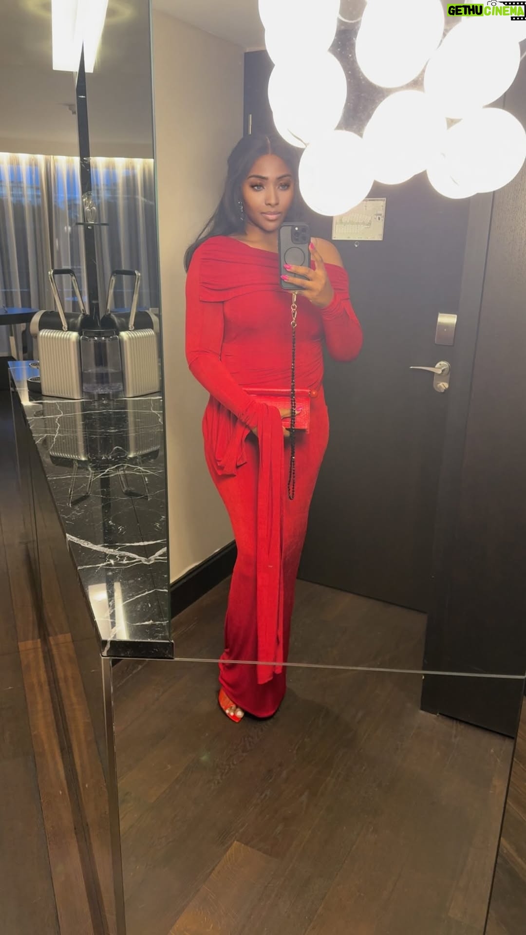 Lilian Esoro - 1.4K Likes - From my camera roll…… To yours! ❤️