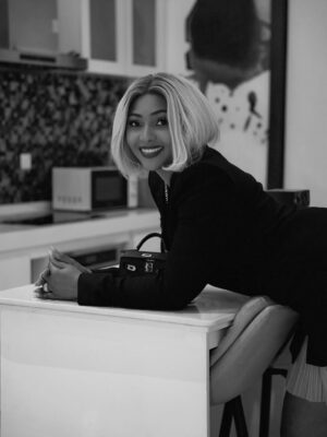 Lilian Esoro Instagram - 🌹 🦅 🐎
