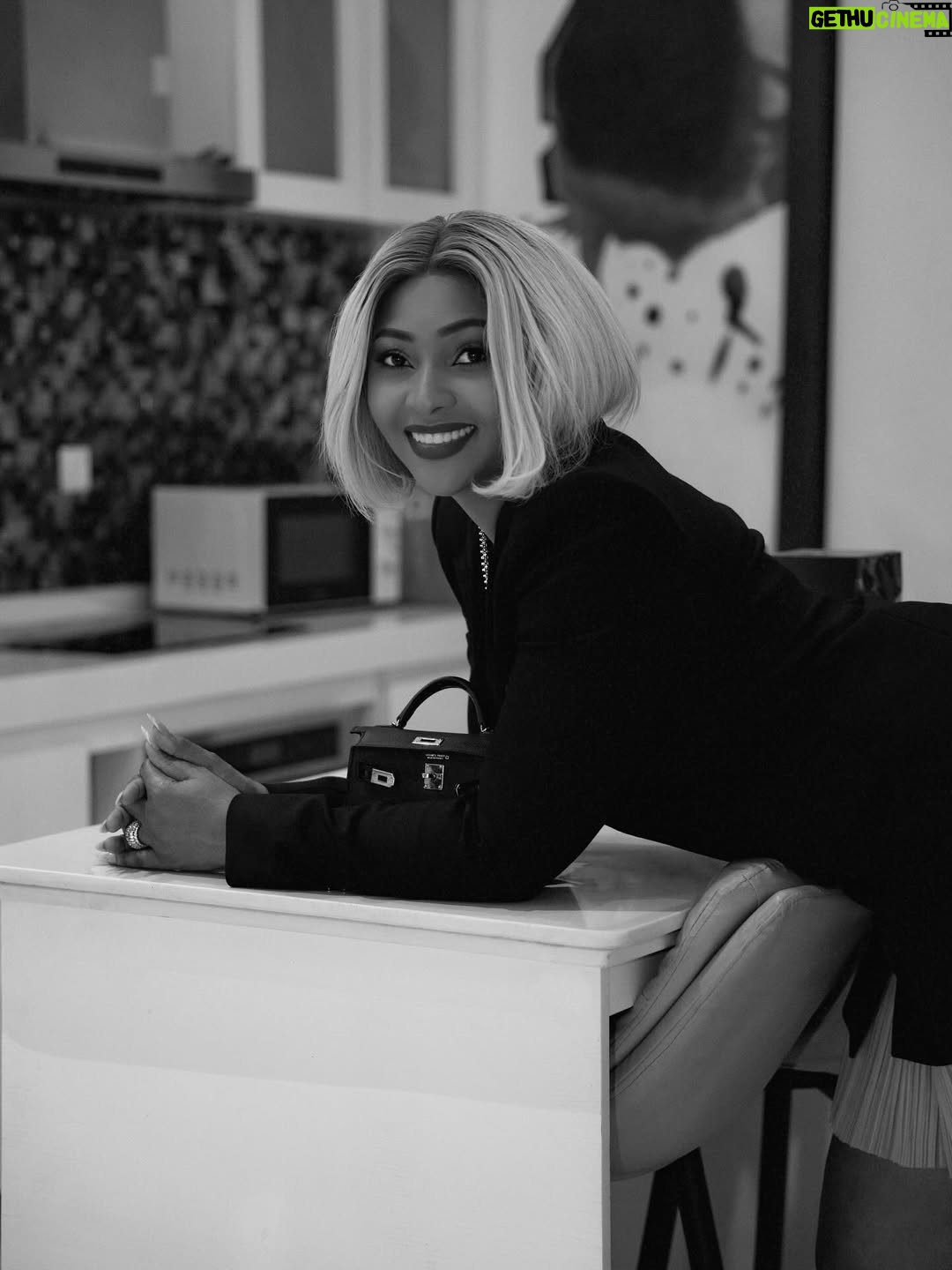 Lilian Esoro - 5.5K Likes - 🌹 🦅 🐎