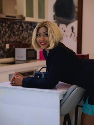 Lilian Esoro Instagram - 🌹 🦅 🐎