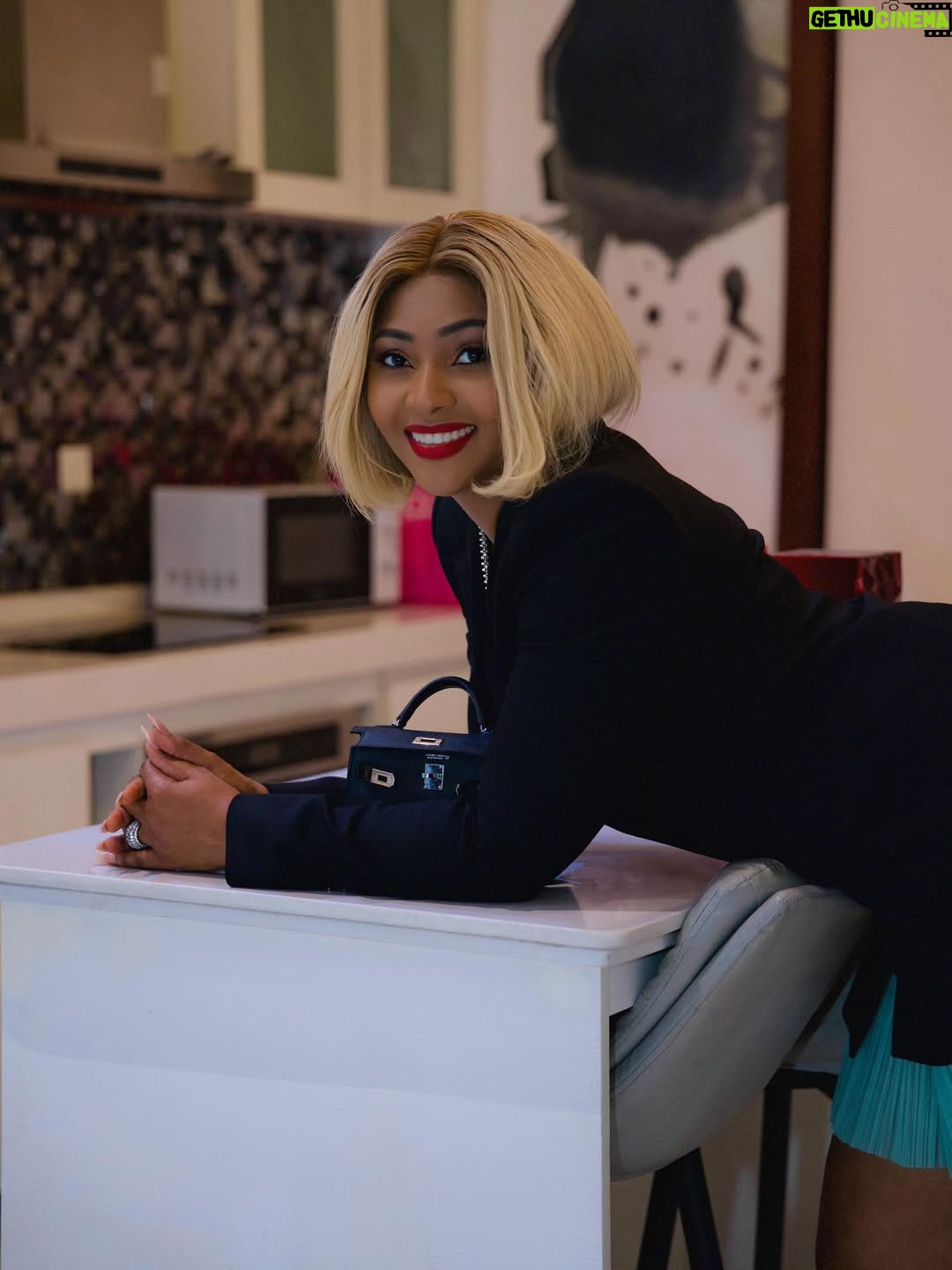 Lilian Esoro - 5.5K Likes - 🌹 🦅 🐎