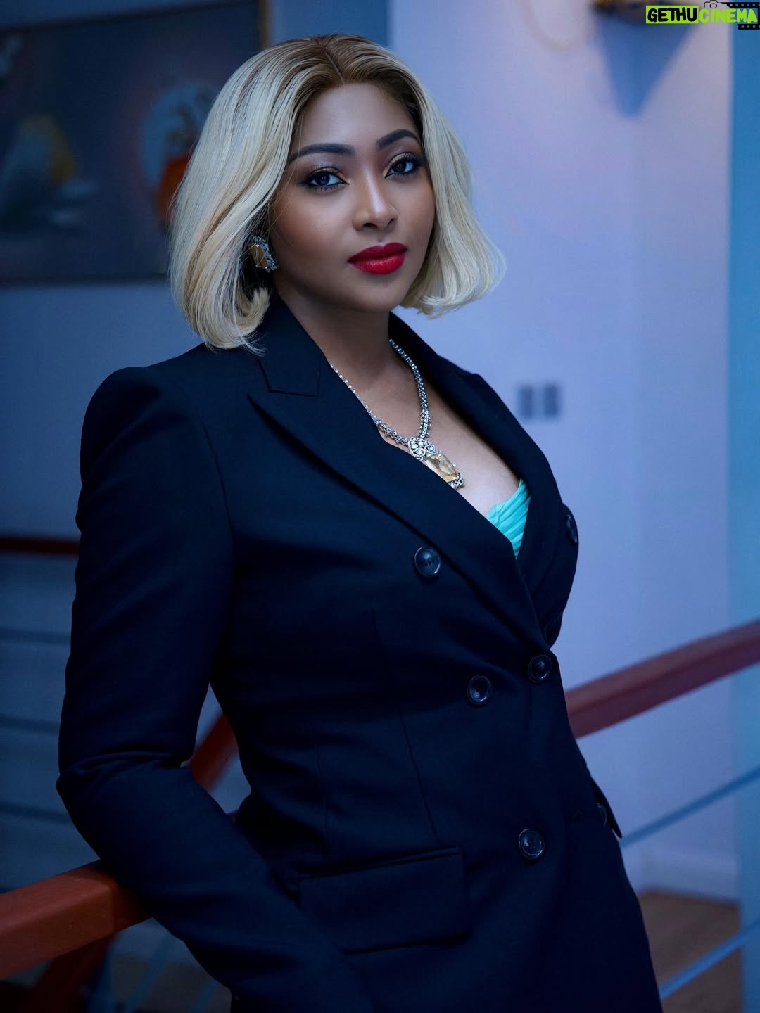 Lilian Esoro - 9.5K Likes - Out for @toyin_abraham ‘s Iyalode movie premiere 🦅