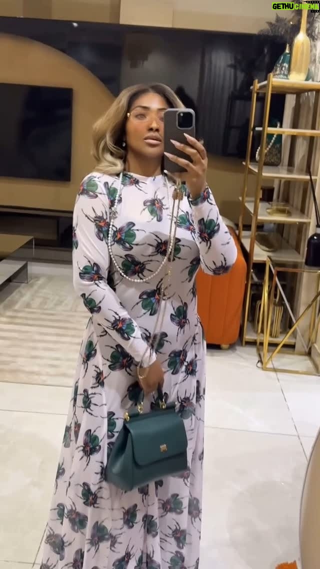 Lilian Esoro - 1.1K Likes - 👗 ~ @abayabylioca