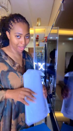 Lilian Esoro Instagram - Who missed her?? 

🤣🤣🤣🤣🤣🤣

Visit @liocaofficial spa to get your Glow popping. 

@abayabylioca for Abayas.