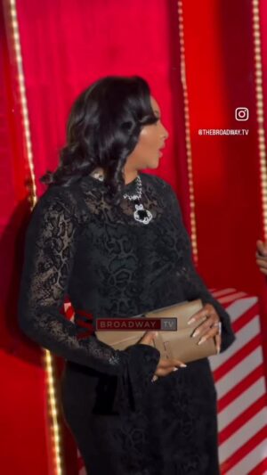 Lilian Esoro Instagram - Stepped out for my baby girl @iniedo 
As she premieres her movie 
A VERY DIRTY CHRISTMAS. 🤶 🎄 

Such a beautiful movie my girl made.
 Yall should please go out and watch it.
 Thank me later. ❤️❤️

Hair ~ @liocahair 
👗 ~ @abayabylioca