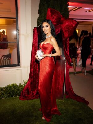 Lilly Ghalichi Instagram - Dream your life into reality 🎁 Moments inside the Khoshbin Christmas Party🎄my beauty @leylamilani actually threw a rager, Christmas miracle!