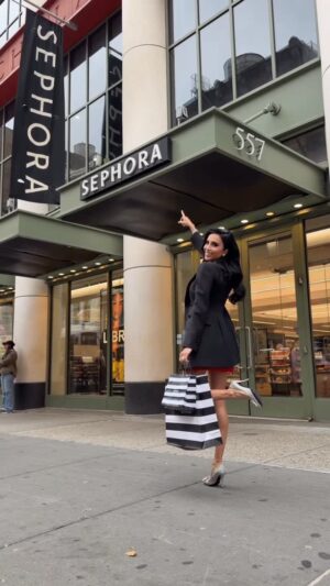 Lilly Ghalichi Instagram - Come with me to buy my own brand @lillylashes at Sephora, a brand I started with $5000 and a dream out of my apartment. I pinch myself daily ❤️