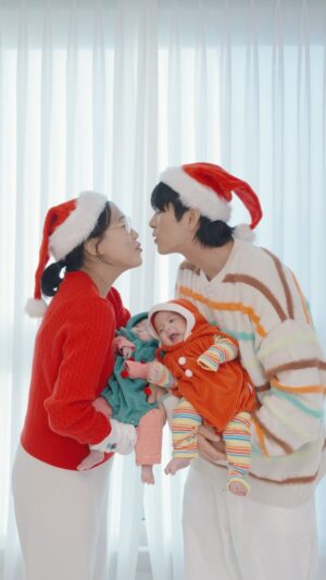Lim La-la Instagram - 12년의 크리스마스가 도착한 곳🎁🎄다시 우리의 첫번째 크리스마스❤️ From 12 Christmases to this moment #쌍둥이 #강단남매 #손강 #손단