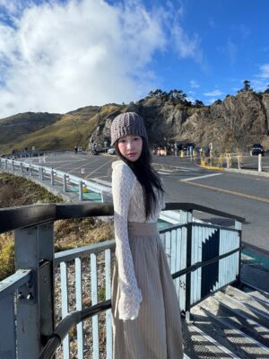 Lin Hana Instagram - 看就知道沒有來過武嶺吼！
穿這樣！身體整個被冷風灌穿🥶🥶🥶🥶
雖然真的很高很高不過真的很美很療癒꒰ ྀི ∩⸝⸝∩ ꒱♥︎
#子珊穿搭
全身 @no.11official

#ootdfashion#style#穿搭日常分享
#ootd#wiwt#ootdfashion#穿搭日常
