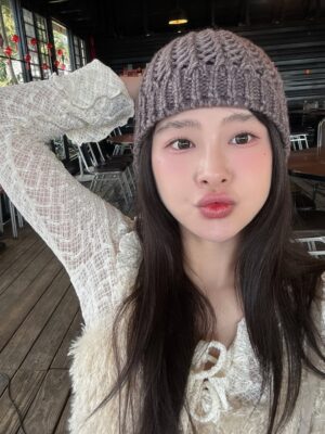 Lin Hana Instagram - 看就知道沒有來過武嶺吼！
穿這樣！身體整個被冷風灌穿🥶🥶🥶🥶
雖然真的很高很高不過真的很美很療癒꒰ ྀི ∩⸝⸝∩ ꒱♥︎
#子珊穿搭
全身 @no.11official

#ootdfashion#style#穿搭日常分享
#ootd#wiwt#ootdfashion#穿搭日常