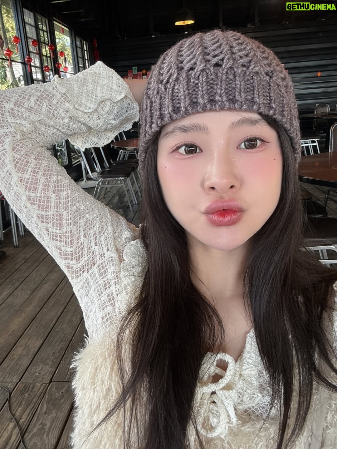 Lin Hana - 670 Likes - 看就知道沒有來過武嶺吼！
穿這樣！身體整個被冷風灌穿🥶🥶🥶🥶
雖然真的很高很高不過真的很美很療癒꒰ ྀི ∩⸝⸝∩ ꒱♥︎
#子珊穿搭
全身 @no.11official

#ootdfashion#style#穿搭日常分享
#ootd#wiwt#ootdfashion#穿搭日常