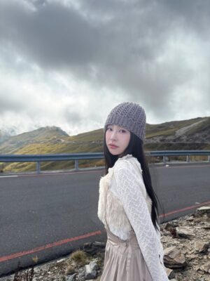 Lin Hana Instagram - 看就知道沒有來過武嶺吼！
穿這樣！身體整個被冷風灌穿🥶🥶🥶🥶
雖然真的很高很高不過真的很美很療癒꒰ ྀི ∩⸝⸝∩ ꒱♥︎
#子珊穿搭
全身 @no.11official

#ootdfashion#style#穿搭日常分享
#ootd#wiwt#ootdfashion#穿搭日常