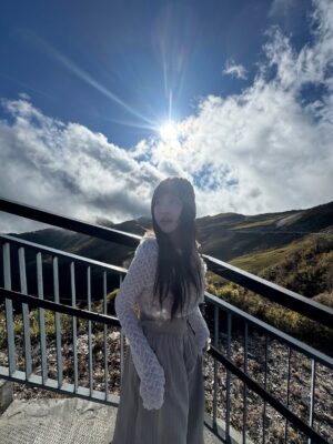 Lin Hana Instagram - 看就知道沒有來過武嶺吼！
穿這樣！身體整個被冷風灌穿🥶🥶🥶🥶
雖然真的很高很高不過真的很美很療癒꒰ ྀི ∩⸝⸝∩ ꒱♥︎
#子珊穿搭
全身 @no.11official

#ootdfashion#style#穿搭日常分享
#ootd#wiwt#ootdfashion#穿搭日常