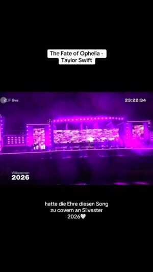 Lina Larissa Strahl Instagram - früher das 1989 Album noch in meinem Kinderzimmer an der Gitarre gecovert, ein paar Jahre später jetzt so..❤️ #taylorswift #cover #newyear
