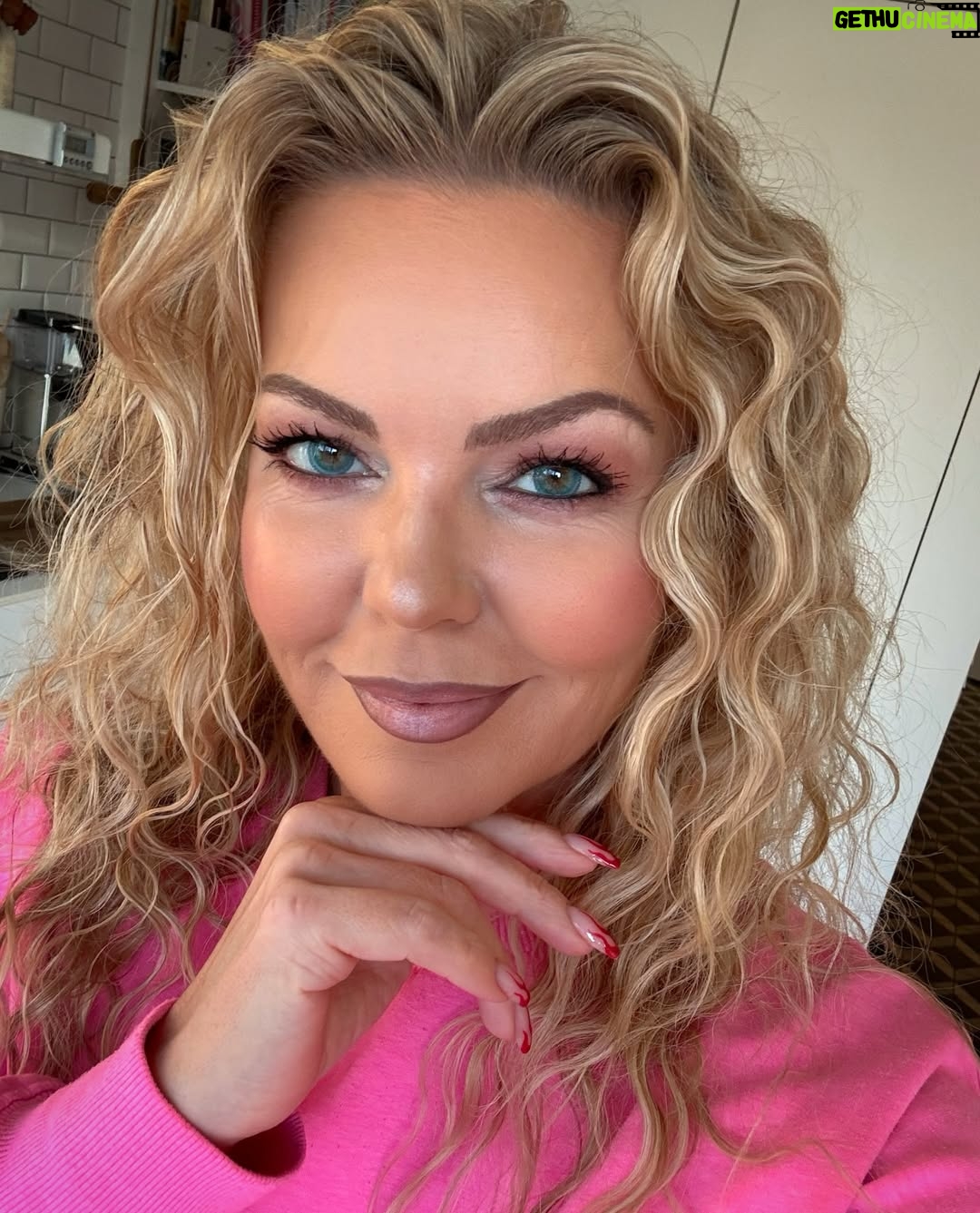 Lina Rafn - 1.7K Likes - New Year, New Eyes