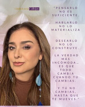 Linda Lucía Callejas Instagram - Hay ideas que se quedan atrapadas en la mente.
Palabras que se repiten en voz alta,
deseos que viven años en el corazón…
pero nada de eso transforma la realidad.
La vida no responde a lo que piensas,
responde a lo que haces.
No se mueve con intenciones,
se mueve con decisiones.
El cambio no llega cuando entiendes,
llega cuando te atreves.
Cuando te incomodas.
Cuando te mueves aunque tiemble todo.
Y sí… es incómodo.
Pero es ahí donde todo empieza a alinearse.
Hoy no te preguntes qué quieres.
Pregúntate:
¿Qué estás dispuesto(a) a hacer diferente?
Porque hasta que te mueves…
nada se mueve contigo. 💫