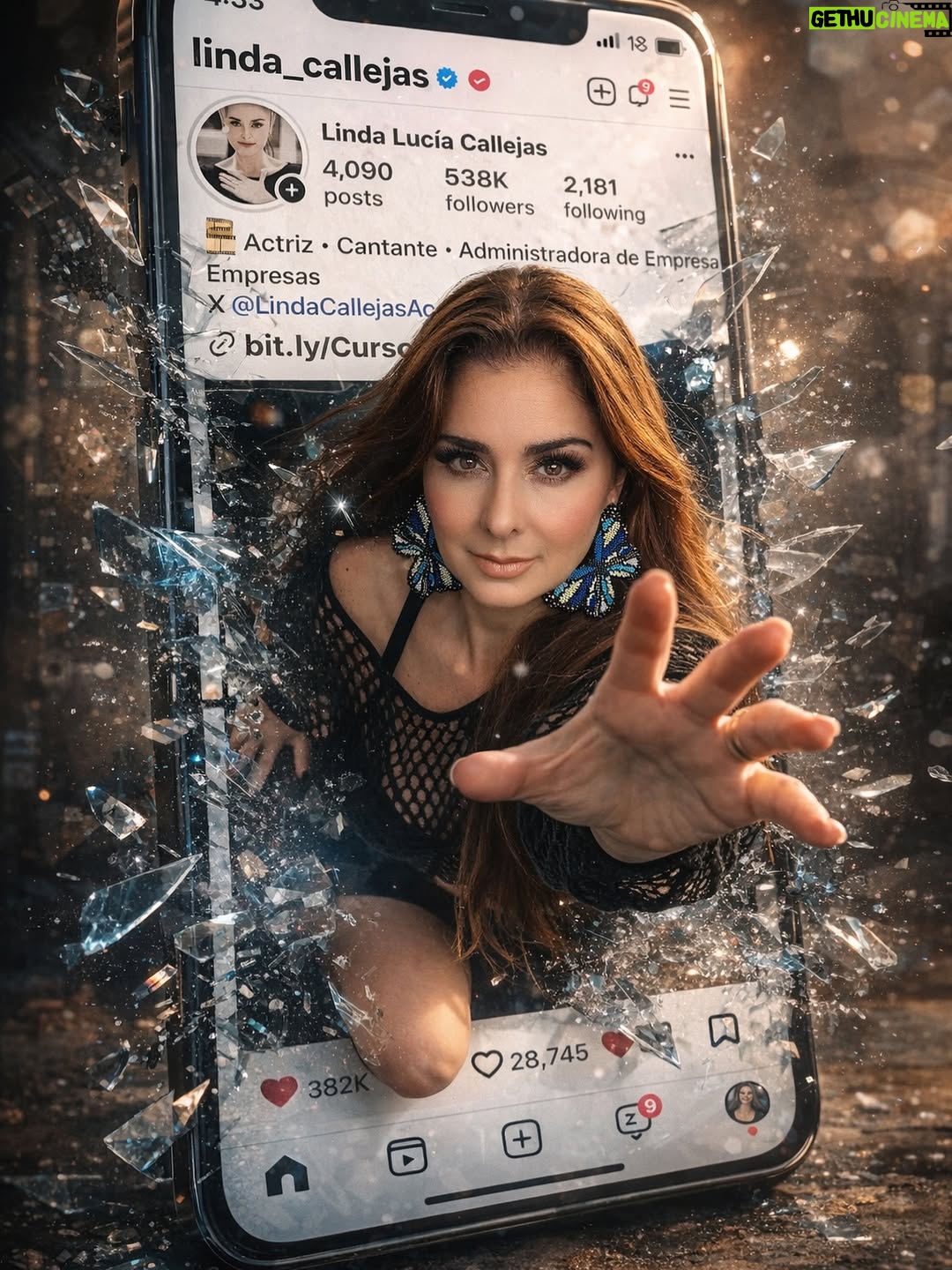 Linda Lucía Callejas - 768 Likes - Algo que quizá no sabías de mí:
Amo utilizar la IA como herramienta creativa.  No para reemplazar la esencia, sino para expandirla.
Me he formado con @soydavid @ia.university 
Y este prompt es de @soymartan 
La visión es mía, la intención también.
El futuro no se espera, se crea, se lidera.