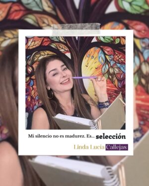 Linda Lucía Callejas Instagram - Antes de leer mis palabras, observa mi postura.
No hay dureza, hay claridad.
No hay distancia, hay decisión.
No hay frialdad… hay amor propio bien administrado.
Mi silencio no es madurez.
Es selección.
Selecciono conversaciones que suman.
Selecciono energías que respetan.
Selecciono batallas que valen mi paz.
Callar también es una forma de hablar…
cuando ya no necesito explicarme para ser entendida.