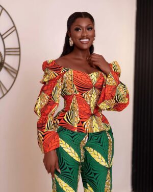 Linda Osifo Instagram - Normally, you should feel it. It gets better. My month of July⭐️.
New Week! #NewVibes #LAO 🤎
—————————
#outfit @weyimiii
#mua @beautybyluch
#hairstylist @daves_classik
#photo @yomi.visuals
#stylist @lindaosifo_instyles