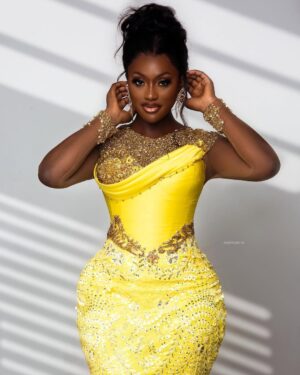 Linda Osifo Instagram - You’re what you attract. It’s a great week to attract greatness .
Happy New Week friends 🥂🤎
.
——————
Weekend vibes #aniike2023
#Stylist @rogerstimi
#dress @afifimmacouture
#MuA @beautybyluch
#hair @daves_classik