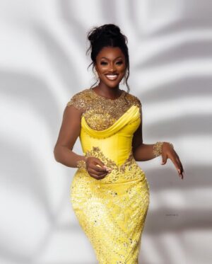 Linda Osifo Instagram - You’re what you attract. It’s a great week to attract greatness .
Happy New Week friends 🥂🤎
.
——————
Weekend vibes #aniike2023
#Stylist @rogerstimi
#dress @afifimmacouture
#MuA @beautybyluch
#hair @daves_classik