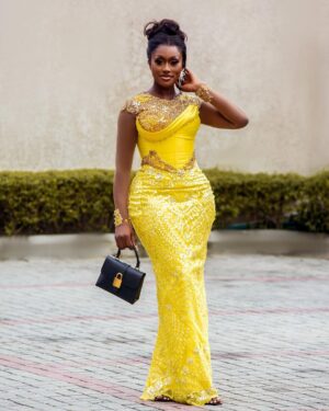 Linda Osifo Instagram - You’re what you attract. It’s a great week to attract greatness .
Happy New Week friends 🥂🤎
.
——————
Weekend vibes #aniike2023
#Stylist @rogerstimi
#dress @afifimmacouture
#MuA @beautybyluch
#hair @daves_classik