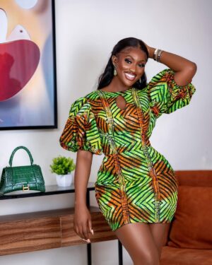 Linda Osifo Instagram - A phenomenal daughter..😁🥰
Greatness is right at the tip of your fingers. It’s another beautiful week 🥂🤎
#Dress @suemanuell
#Lindaosifo #LifeAndLinda
