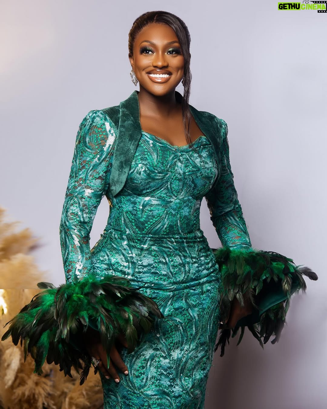 Linda Osifo - 21.3K Likes - Don’t live to prove points. Let the points be the proof. 🤎#LAO

Some jpegs for your inspiration 😘.

#dress @afifimmacouture 
#stylist @rogerstimi @styledbytimi 
#mua @beautybyluch
#photo @snapp_code