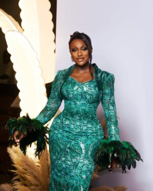 Linda Osifo Instagram - Don’t live to prove points. Let the points be the proof. 🤎#LAO
Some jpegs for your inspiration 😘.
#dress @afifimmacouture
#stylist @rogerstimi @styledbytimi
#mua @beautybyluch
#photo @snapp_code